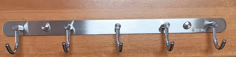 ΑΝΟΞΕΙΔΩΤΗ (INOX 304) ΚΡΕΜΑΣΤΡΑ ΜΕ 5 ΑΓΚΙΣΤΡΑ 38 CM